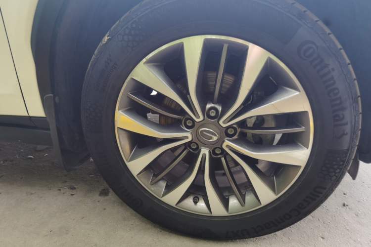 Used GAC Trumpchi GS8 2017 320T Two-Wheel Drive Luxury Smart Connectivity Version (7 Seats) Right Front Wheel Hub