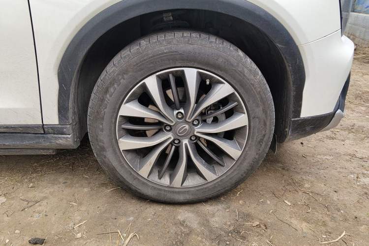 Used GAC Trumpchi GS8 2017 320T Two-Wheel Drive Luxury Smart Connectivity Version (7 Seats) Right Front Wheel Hub