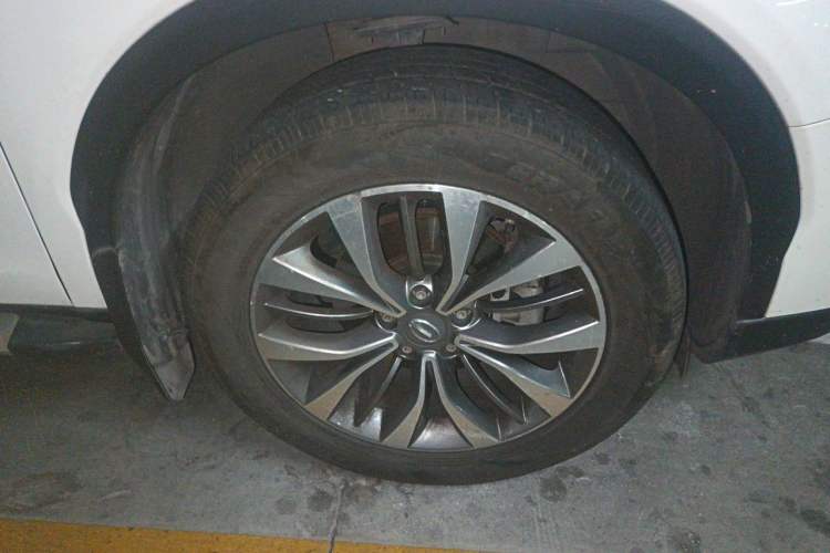 Used GAC Trumpchi GS8 2017 320T Two-Wheel Drive Luxury Smart Connectivity Version (7 Seats) Right Front Wheel Hub