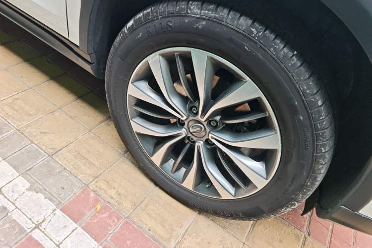 Used GAC Trumpchi GS8 2017 320T Two-Wheel Drive Luxury Smart Connectivity Version (7 Seats) Right Front Wheel Hub