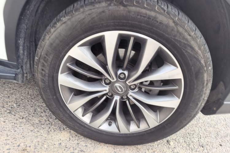 Used GAC Trumpchi GS8 2017 320T Two-Wheel Drive Luxury Smart Connectivity Version (7 Seats) Right Front Wheel Hub