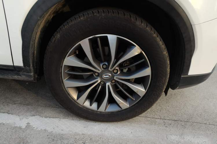 Used GAC Trumpchi GS8 2017 320T Two-Wheel Drive Luxury Smart Connectivity Version (7 Seats) Right Front Wheel Hub