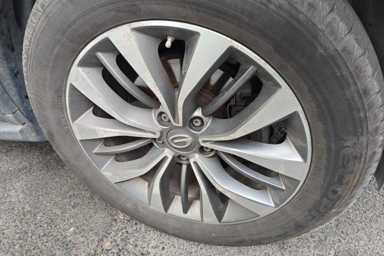 Used GAC Trumpchi GS8 2017 320T Two-Wheel Drive Luxury Smart Connectivity Version (7 Seats) Right Front Wheel Hub