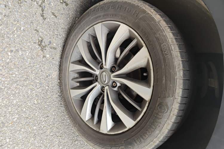 Used GAC Trumpchi GS8 2017 320T Two-Wheel Drive Luxury Smart Connectivity Version (7 Seats) Right Front Wheel Hub
