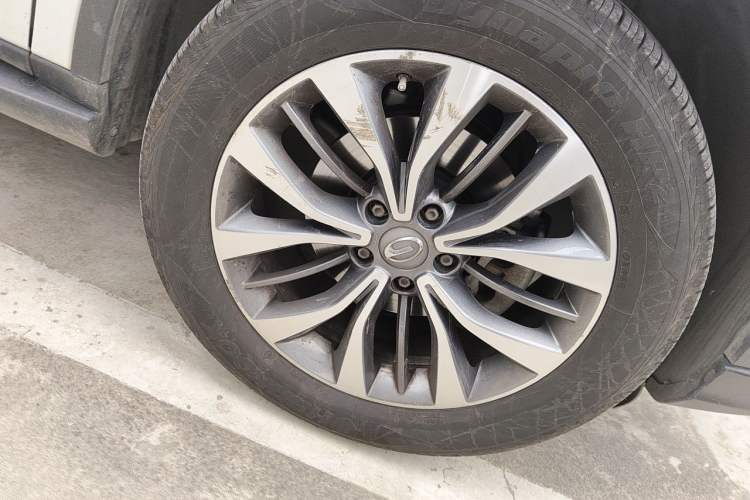 Used GAC Trumpchi GS8 2017 320T Two-Wheel Drive Luxury Smart Connectivity Version (7 Seats) Right Front Wheel Hub