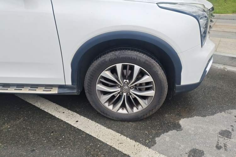 Used GAC Trumpchi GS8 2017 320T Two-Wheel Drive Luxury Smart Connectivity Version (7 Seats) Right Front Wheel Hub
