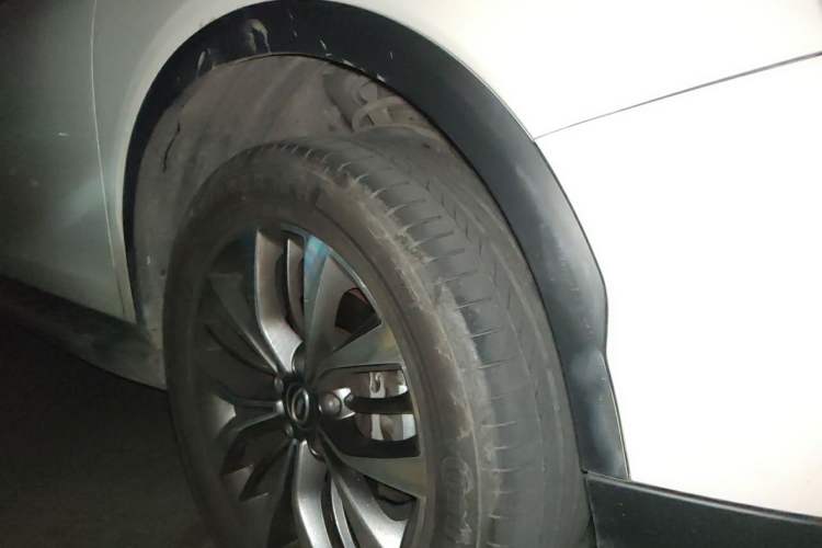 Used GAC Trumpchi GS8 2017 320T Two-Wheel Drive Luxury Smart Connectivity Version (7 Seats) Right Front Wheel Hub