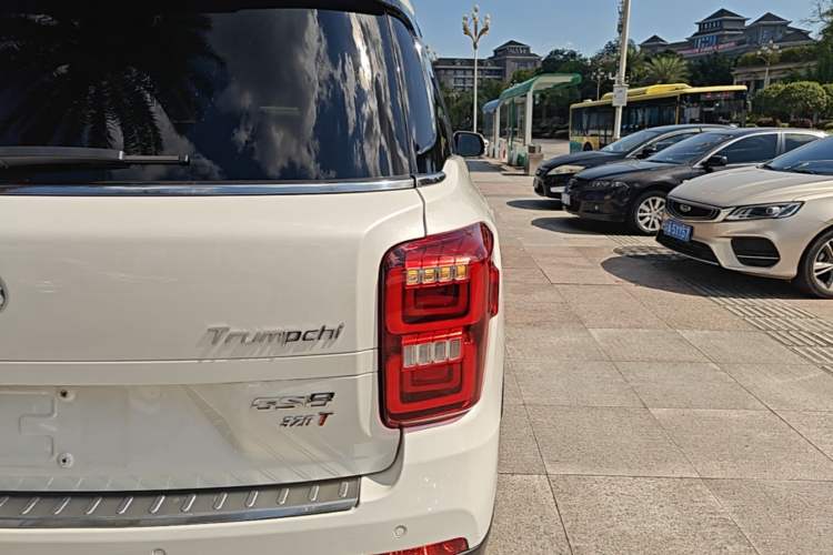 Used GAC Trumpchi GS8 2017 320T Two-Wheel Drive Luxury Smart Connectivity Version (7 Seats) Right Rear Taillight