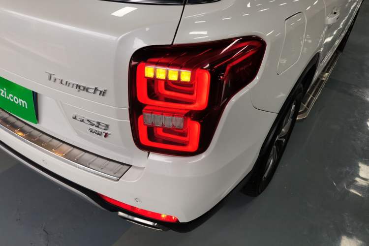 Used GAC Trumpchi GS8 2017 320T Two-Wheel Drive Luxury Smart Connectivity Version (7 Seats) Right Rear Taillight
