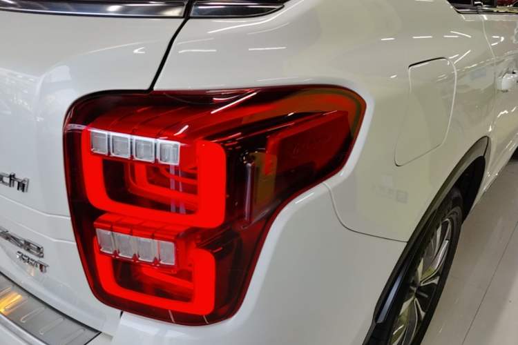 Used GAC Trumpchi GS8 2017 320T Four-Wheel Drive Luxury Smart Connectivity Version (7 Seats) Right Rear Taillight