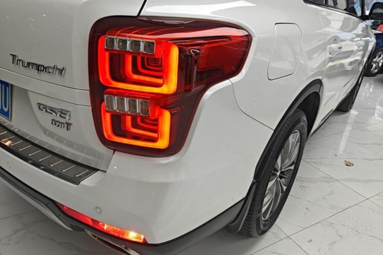Used GAC Trumpchi GS8 2017 320T Two-Wheel Drive Luxury Smart Connectivity Version (7 Seats) Right Rear Taillight
