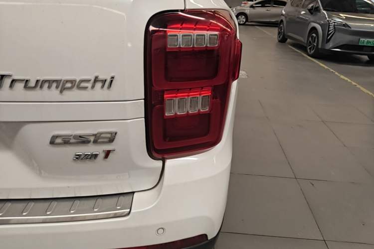 Used GAC Trumpchi GS8 2017 320T Two-Wheel Drive Luxury Smart Connectivity Version (7 Seats) Right Rear Taillight