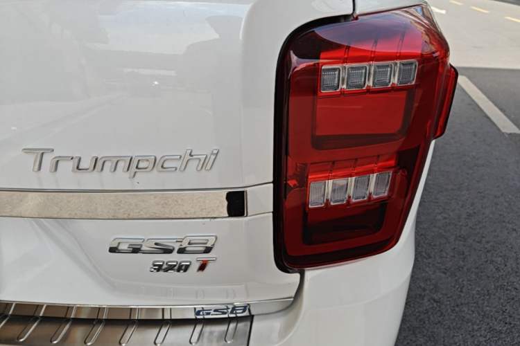 Used GAC Trumpchi GS8 2017 320T Two-Wheel Drive Luxury Smart Connectivity Version (7 Seats) Right Rear Taillight