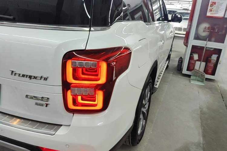 Used GAC Trumpchi GS8 2017 320T Two-Wheel Drive Luxury Smart Connectivity Version (7 Seats) Right Rear Taillight