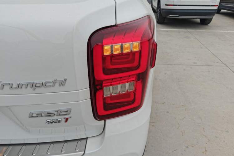 Used GAC Trumpchi GS8 2017 320T Two-Wheel Drive Luxury Smart Connectivity Version (7 Seats) Right Rear Taillight