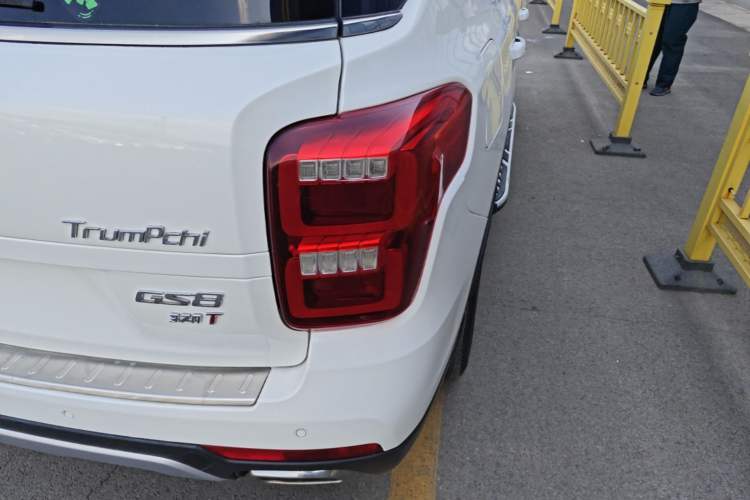 Used GAC Trumpchi GS8 2017 320T Two-Wheel Drive Luxury Smart Connectivity Version (7 Seats) Right Rear Taillight