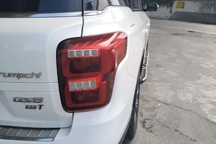 Used GAC Trumpchi GS8 2017 320T Four-Wheel Drive Luxury Smart Connectivity Version (7 Seats) Right Rear Taillight