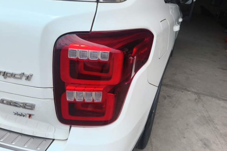 Used GAC Trumpchi GS8 2017 320T Two-Wheel Drive Luxury Smart Connectivity Version (7 Seats) Right Rear Taillight