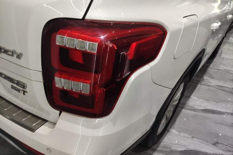 Used GAC Trumpchi GS8 2017 320T Two-Wheel Drive Luxury Edition (7 Seats) Right Rear Taillight