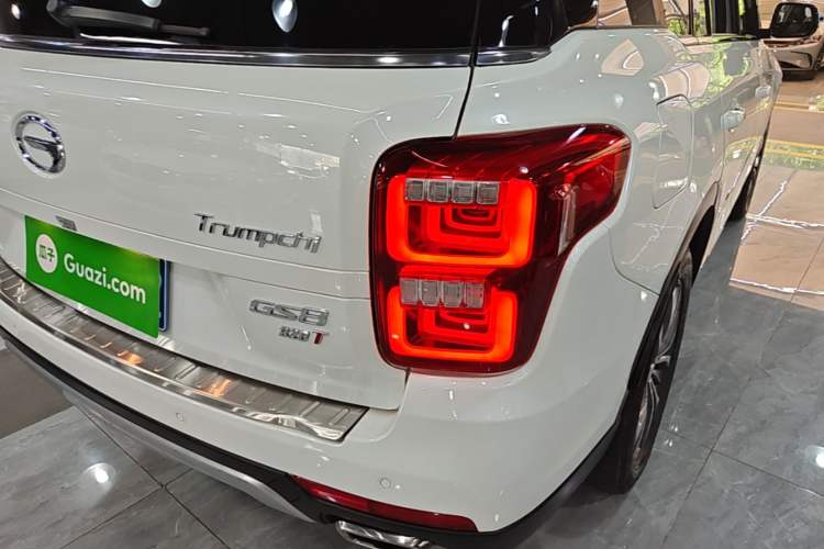 Used GAC Trumpchi GS8 2017 320T Two-Wheel Drive Luxury Smart Connectivity Version (7 Seats) Right Rear Taillight