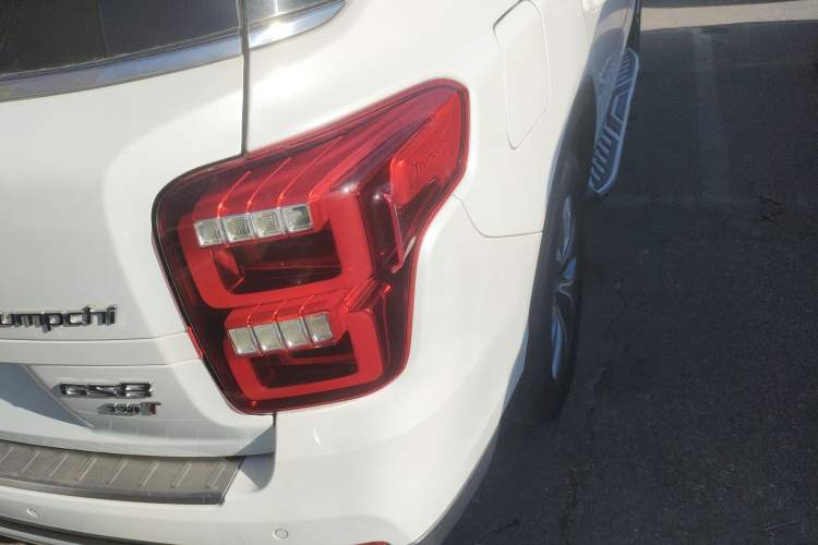 Used GAC Trumpchi GS8 2017 320T Two-Wheel Drive Luxury Smart Connectivity Version (7 Seats) Right Rear Taillight