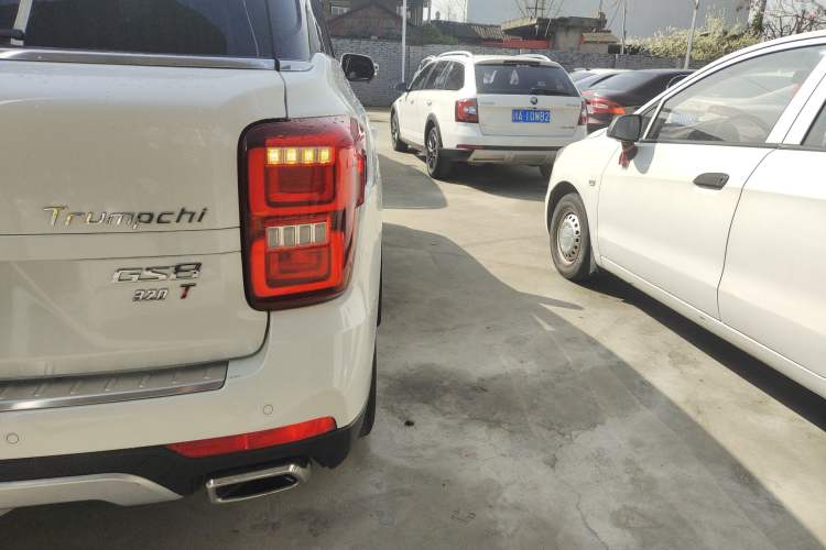 Used GAC Trumpchi GS8 2017 320T Two-Wheel Drive Luxury Smart Connectivity Version (7 Seats) Right Rear Taillight