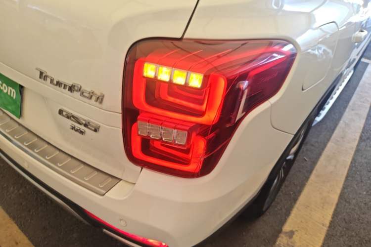Used GAC Trumpchi GS8 2017 320T Two-Wheel Drive Luxury Smart Connectivity Version (7 Seats) Right Rear Taillight