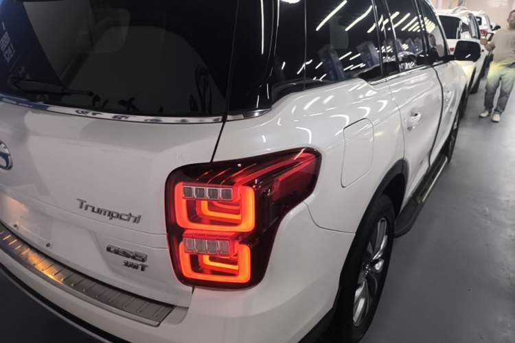 Used GAC Trumpchi GS8 2017 320T Two-Wheel Drive Luxury Smart Connectivity Version (7 Seats) Right Rear Taillight