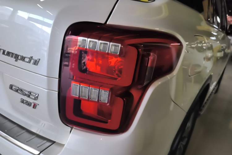 Used GAC Trumpchi GS8 2017 320T Four-Wheel Drive Luxury Smart Connectivity Version (7 Seats) Right Rear Taillight