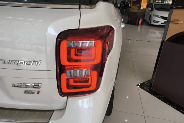 Used GAC Trumpchi GS8 2017 320T Two-Wheel Drive Luxury Smart Connectivity Version (7 Seats) Right Rear Taillight