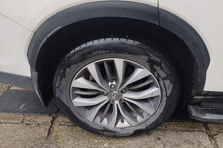 Used GAC Trumpchi GS8 2017 320T Two-Wheel Drive Luxury Smart Connectivity Version (7 Seats) Right Rear Wheel Hub