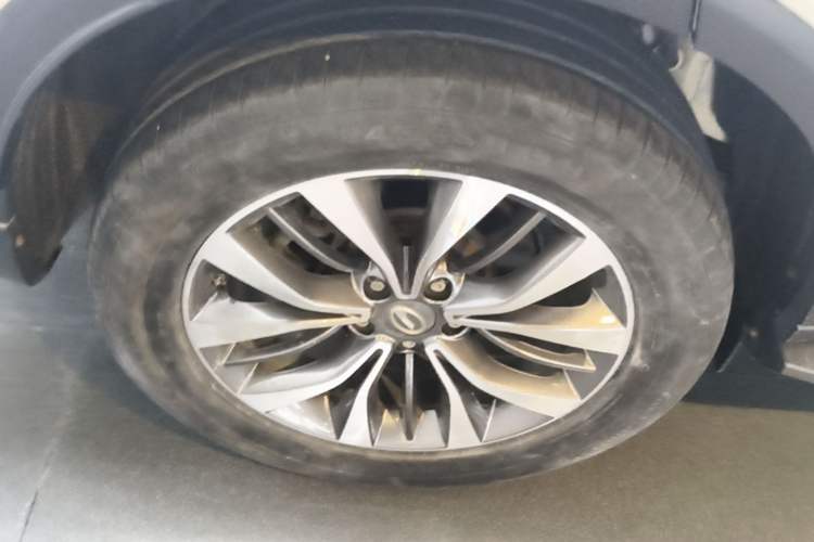 Used GAC Trumpchi GS8 2017 320T Two-Wheel Drive Luxury Smart Connectivity Version (7 Seats) Right Rear Wheel Hub