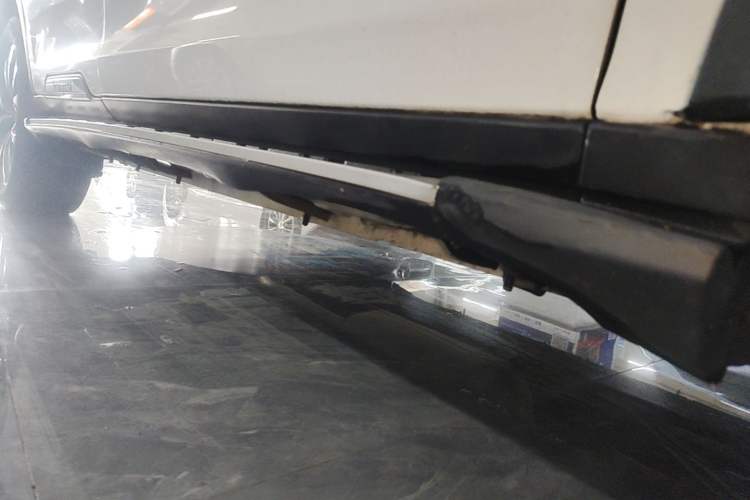 Used GAC Trumpchi GS8 2017 320T Two-Wheel Drive Luxury Smart Connectivity Version (7 Seats) Right Side Sill