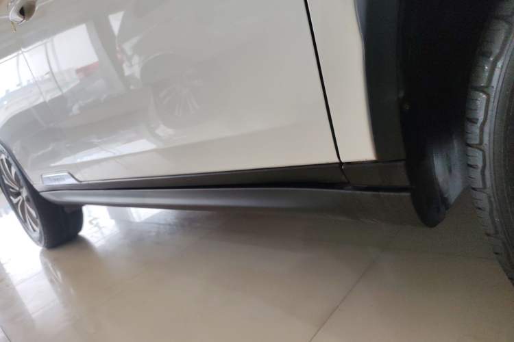 Used GAC Trumpchi GS8 2017 320T Two-Wheel Drive Luxury Smart Connectivity Version (7 Seats) Right Side Sill