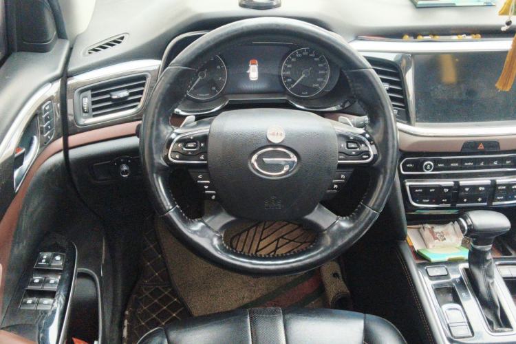 Used GAC Trumpchi GS8 2017 320T Two-Wheel Drive Luxury Smart Connectivity Version (7 Seats) Steering Wheel
