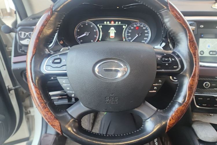 Used GAC Trumpchi GS8 2017 320T Two-Wheel Drive Luxury Smart Connectivity Version (7 Seats) Steering Wheel