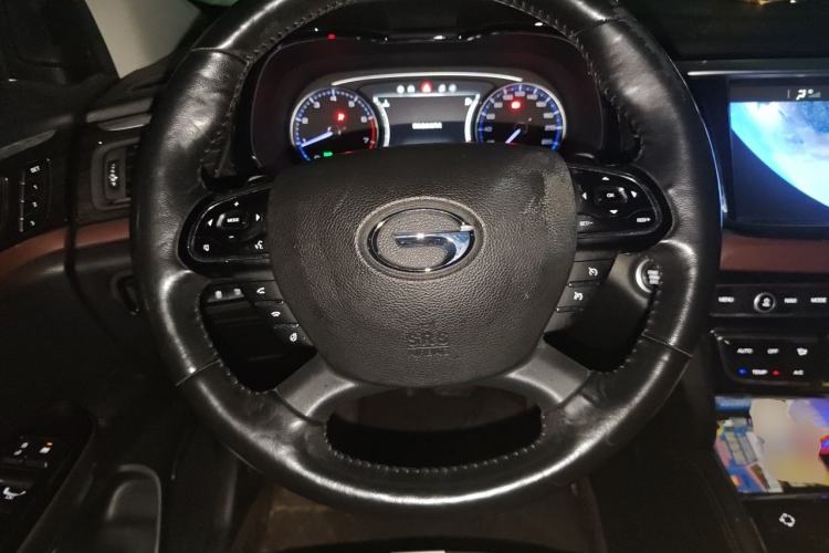 Used GAC Trumpchi GS8 2017 320T Two-Wheel Drive Luxury Smart Connectivity Version (7 Seats) Steering Wheel