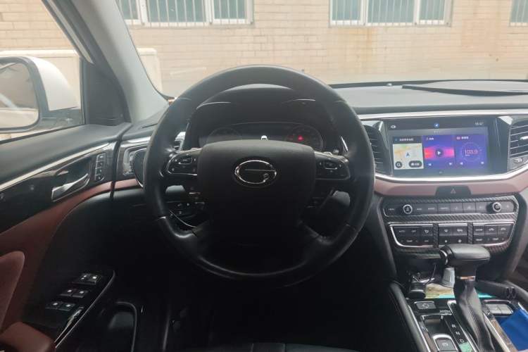 Used GAC Trumpchi GS8 2017 320T Two-Wheel Drive Luxury Smart Connectivity Version (7 Seats) Steering Wheel