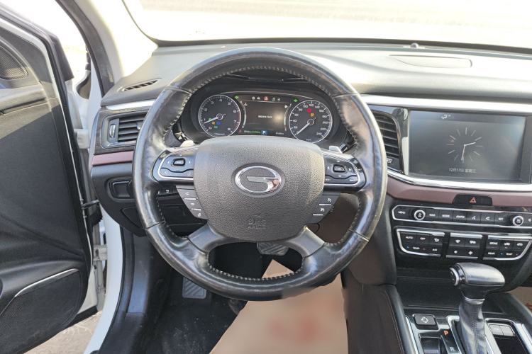 Used GAC Trumpchi GS8 2017 320T Two-Wheel Drive Luxury Smart Connectivity Version (7 Seats) Steering Wheel