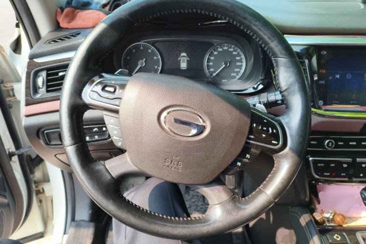 Used GAC Trumpchi GS8 2017 320T Two-Wheel Drive Luxury Smart Connectivity Version (7 Seats) Steering Wheel
