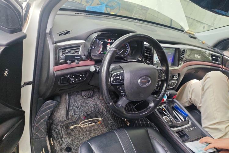 Used GAC Trumpchi GS8 2017 320T Two-Wheel Drive Luxury Smart Connectivity Version (7 Seats) Steering Wheel