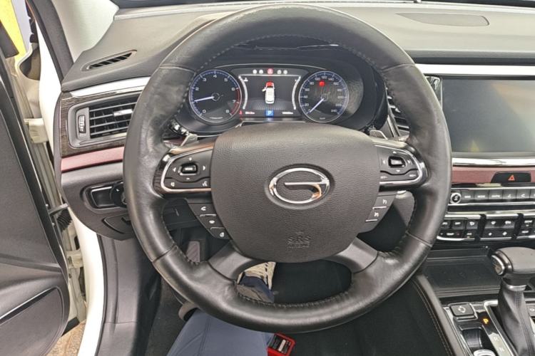 Used GAC Trumpchi GS8 2017 320T Two-Wheel Drive Luxury Smart Connectivity Version (7 Seats) Steering Wheel