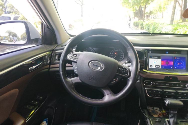 Used GAC Trumpchi GS8 2017 320T Two-Wheel Drive Luxury Smart Connectivity Version (7 Seats) Steering Wheel