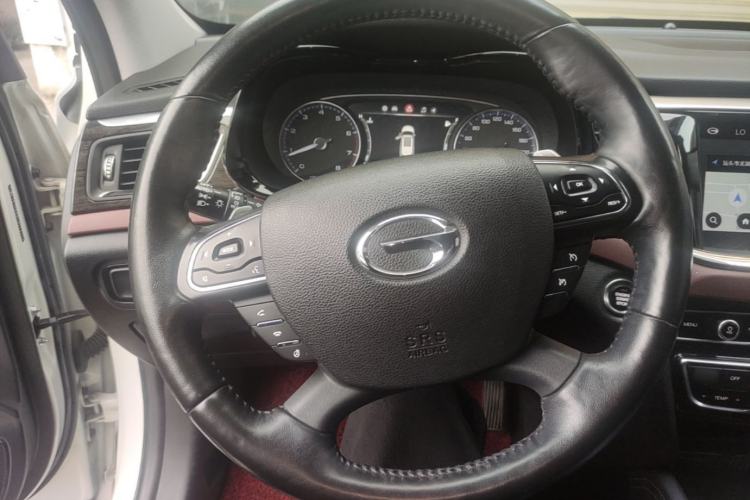 Used GAC Trumpchi GS8 2017 320T Two-Wheel Drive Luxury Smart Connectivity Version (7 Seats) Steering Wheel