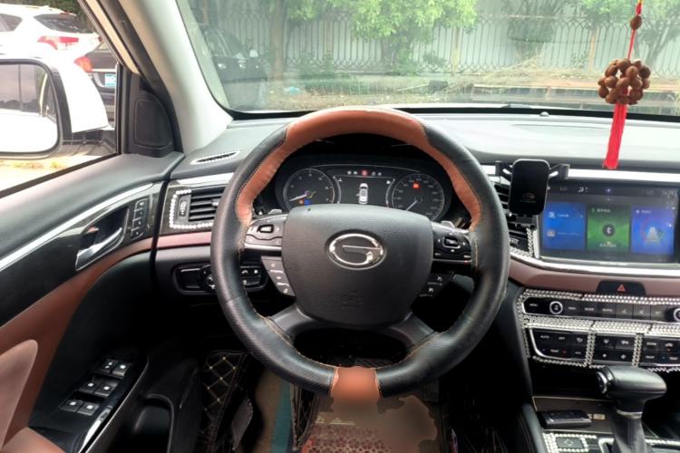 Used GAC Trumpchi GS8 2017 320T Two-Wheel Drive Luxury Smart Connectivity Version (7 Seats) Steering Wheel