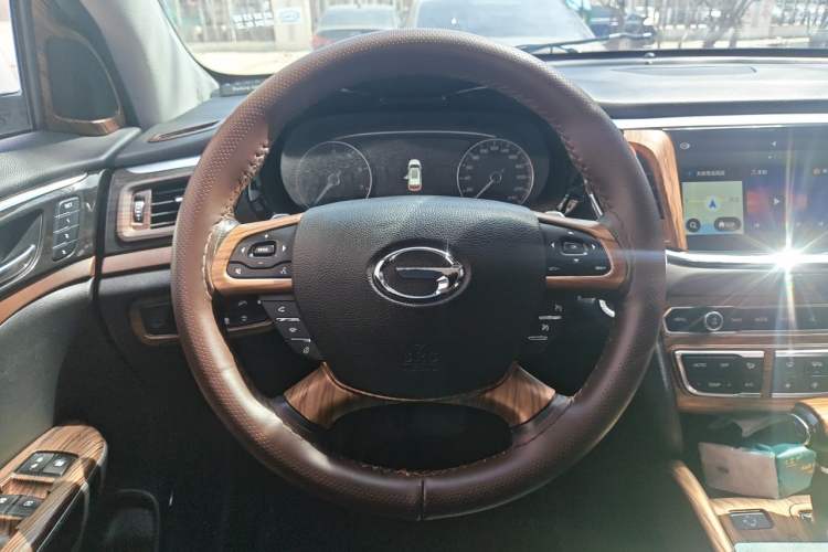 Used GAC Trumpchi GS8 2017 320T Two-Wheel Drive Luxury Smart Connectivity Version (7 Seats) Steering Wheel