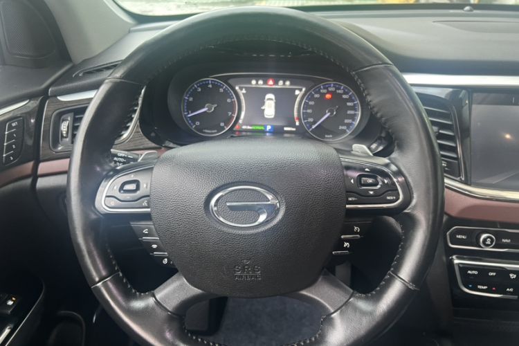 Used GAC Trumpchi GS8 2017 320T Two-Wheel Drive Luxury Smart Connectivity Version (7 Seats) Steering Wheel