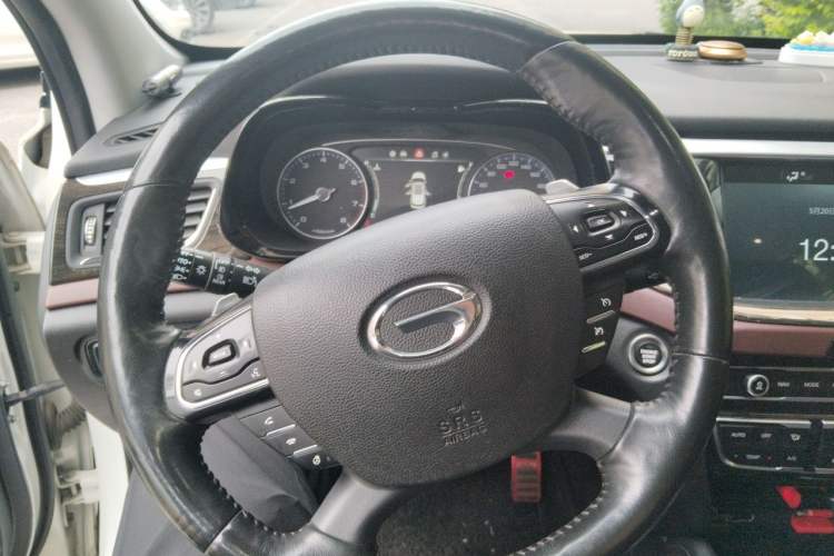 Used GAC Trumpchi GS8 2017 320T Two-Wheel Drive Luxury Smart Connectivity Version (7 Seats) Steering Wheel