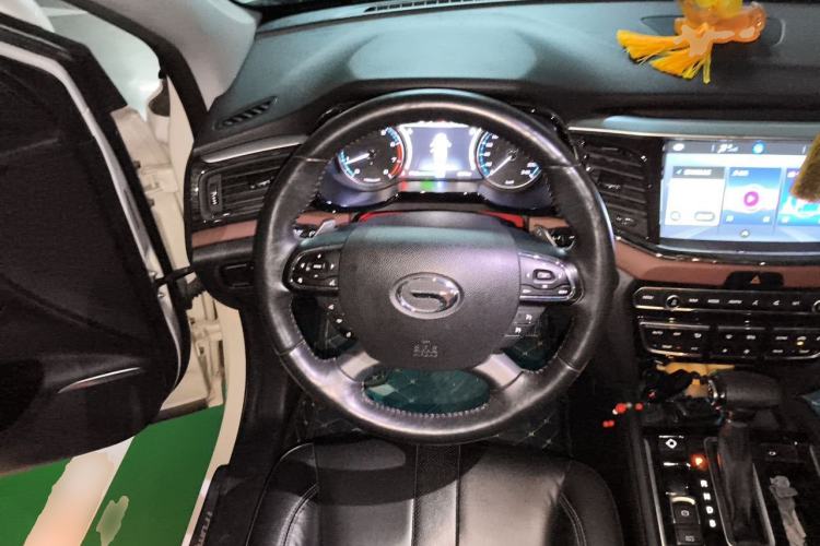 Used GAC Trumpchi GS8 2017 320T Two-Wheel Drive Luxury Smart Connectivity Version (7 Seats) Steering Wheel