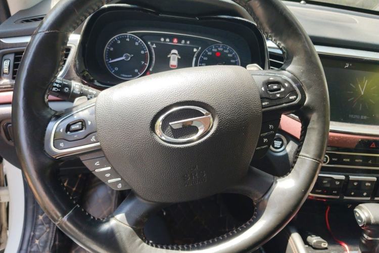 Used GAC Trumpchi GS8 2017 320T Two-Wheel Drive Luxury Smart Connectivity Version (7 Seats) Steering Wheel